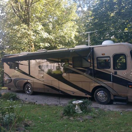 Luxury Coach In The Ga Mtns Hotel Ellijay Exterior foto